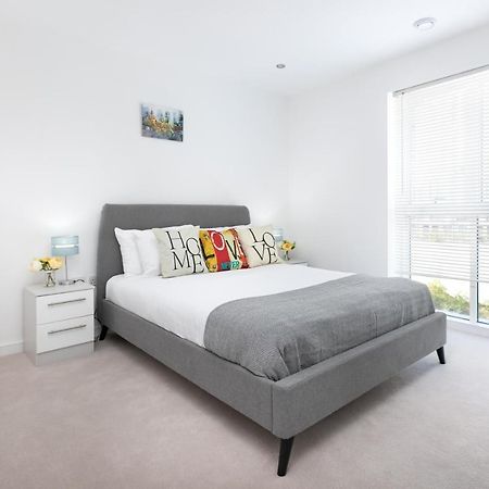 Skyvillion - Olympic View London Stratford Apartment Bagian luar foto