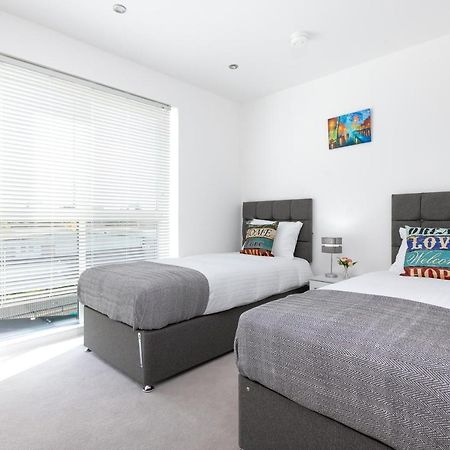 Skyvillion - Olympic View London Stratford Apartment Bagian luar foto