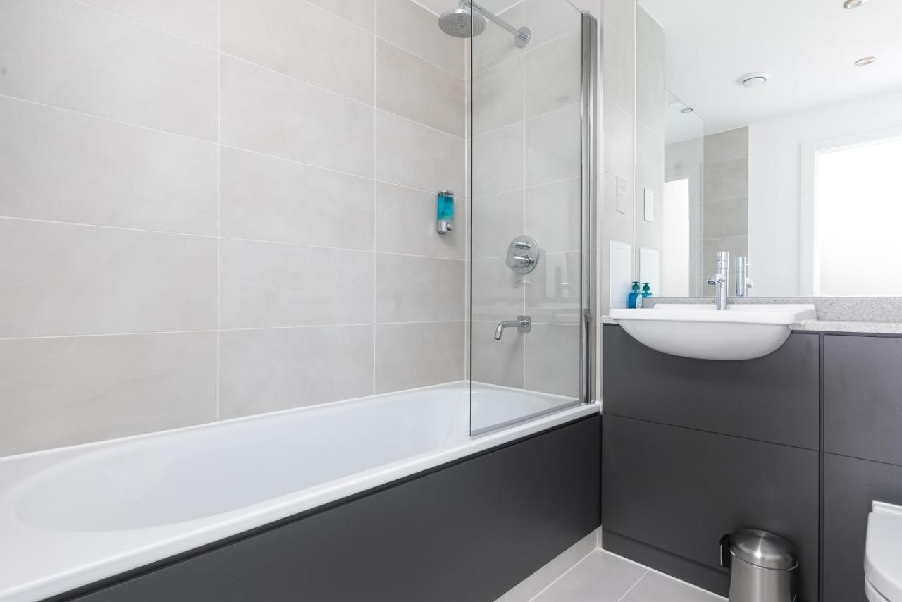 Skyvillion - Olympic View London Stratford Apartment Bagian luar foto