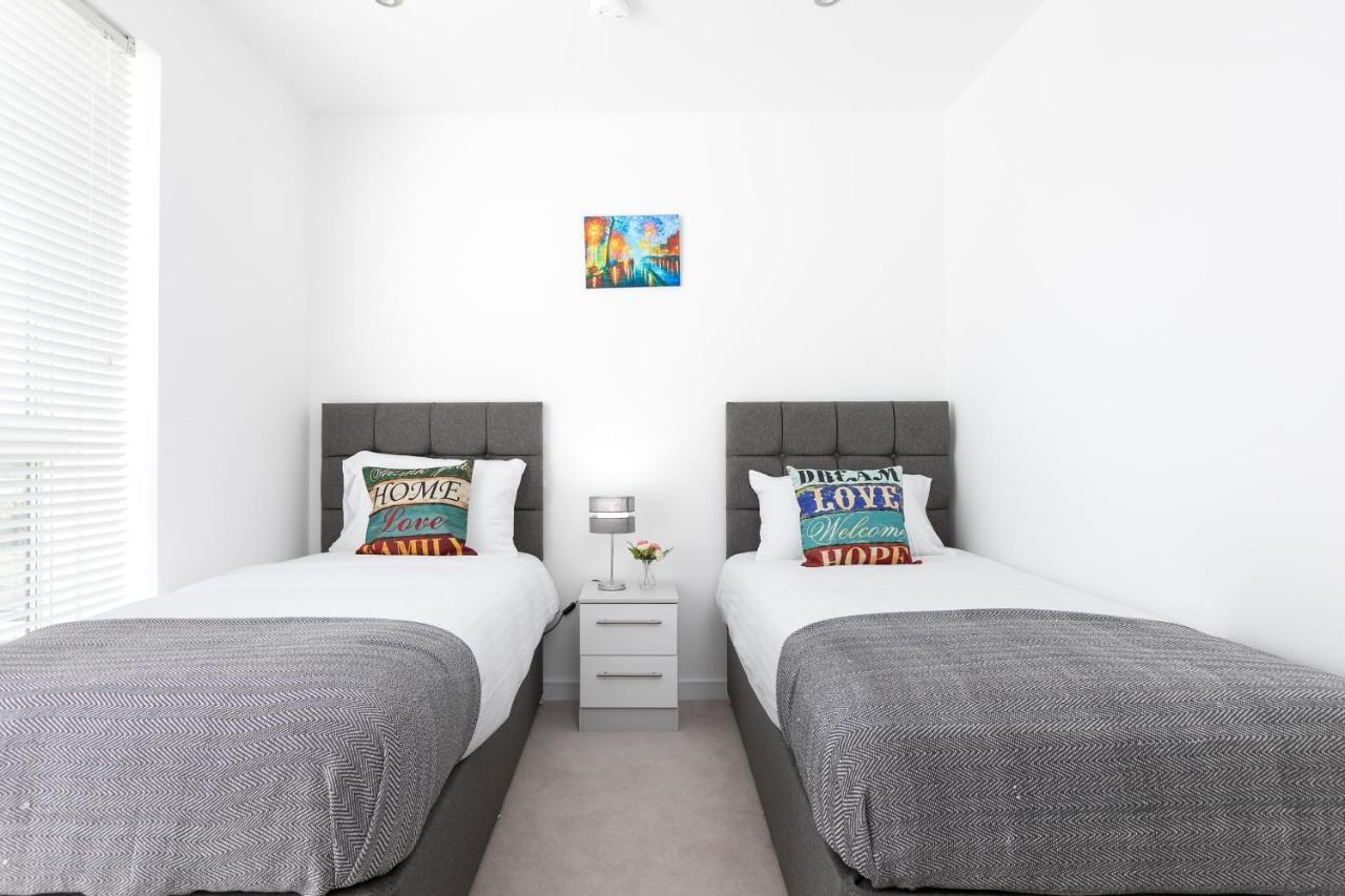 Skyvillion - Olympic View London Stratford Apartment Bagian luar foto