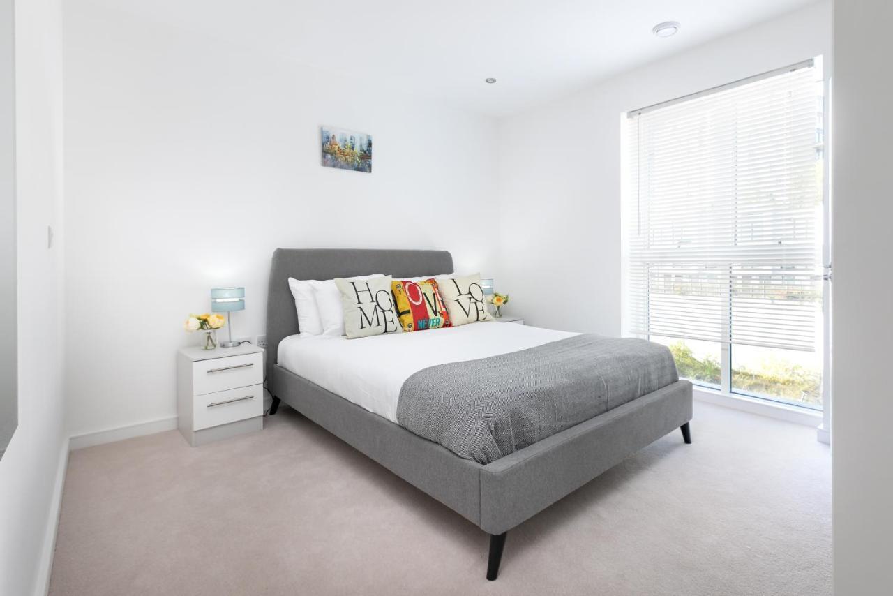 Skyvillion - Olympic View London Stratford Apartment Bagian luar foto