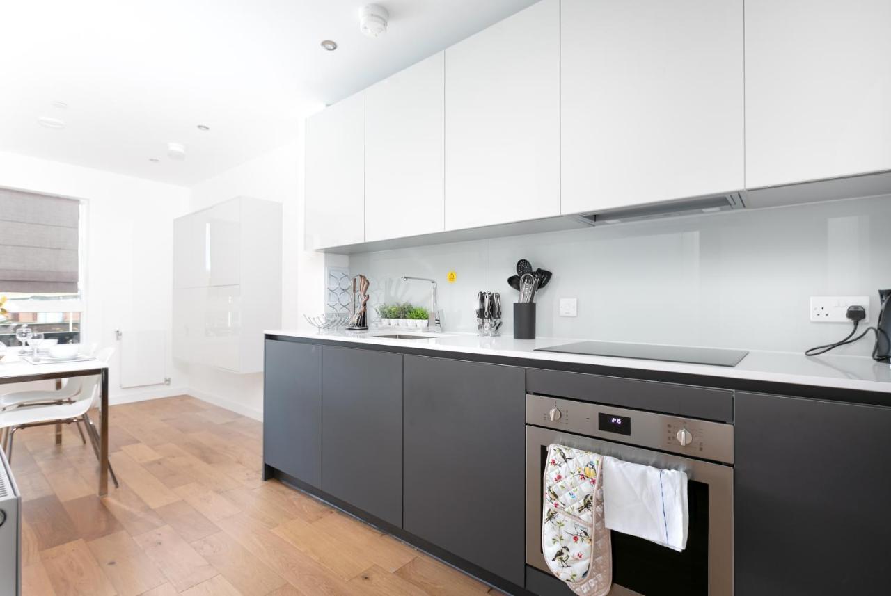 Skyvillion - Olympic View London Stratford Apartment Bagian luar foto
