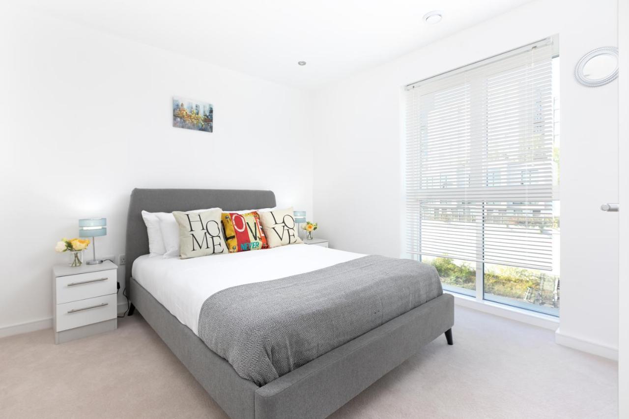 Skyvillion - Olympic View London Stratford Apartment Bagian luar foto