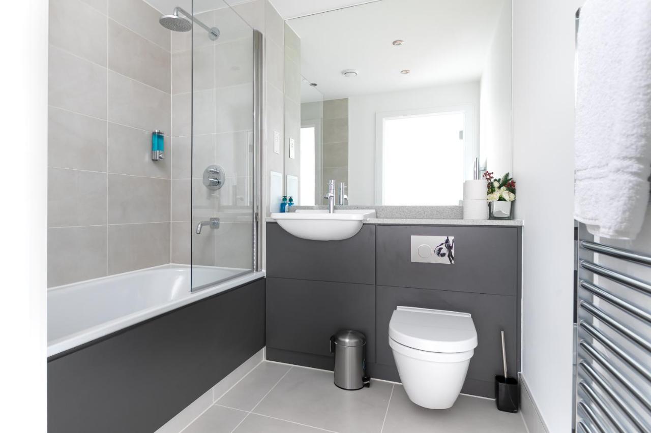 Skyvillion - Olympic View London Stratford Apartment Bagian luar foto