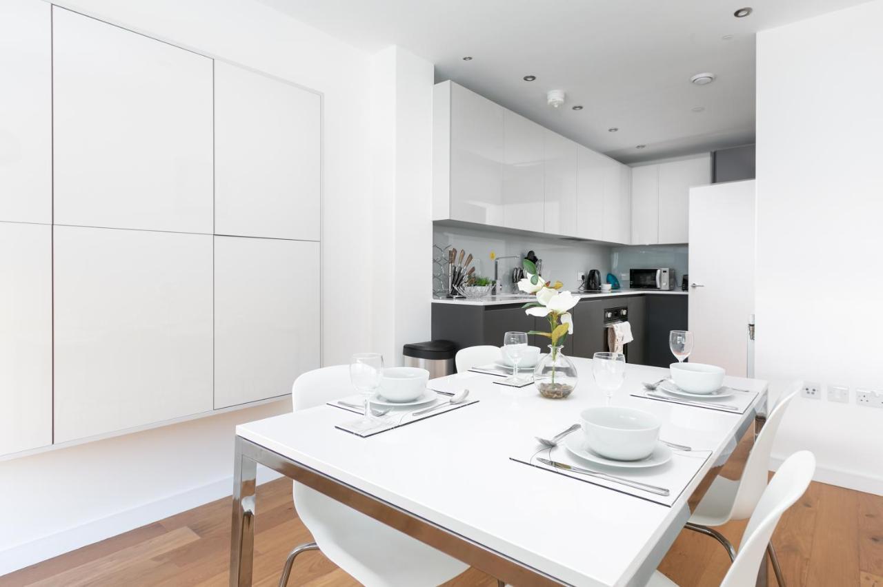 Skyvillion - Olympic View London Stratford Apartment Bagian luar foto
