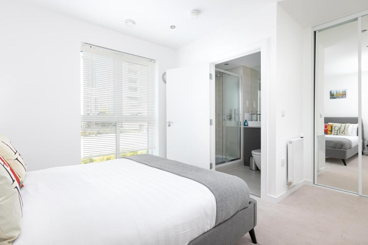 Skyvillion - Olympic View London Stratford Apartment Bagian luar foto