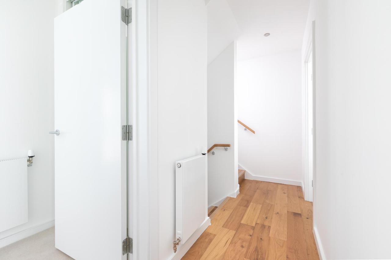 Skyvillion - Olympic View London Stratford Apartment Bagian luar foto