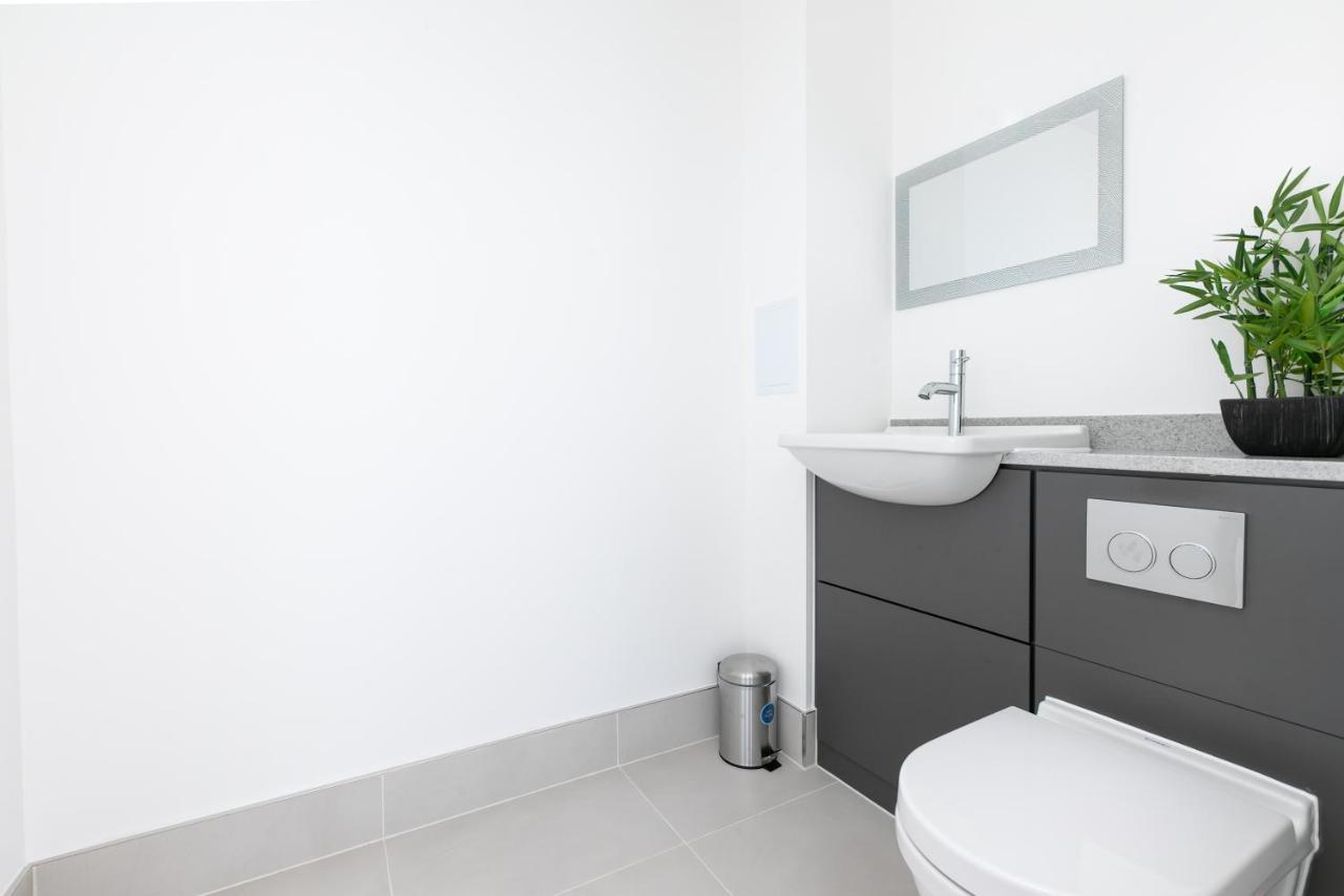 Skyvillion - Olympic View London Stratford Apartment Bagian luar foto