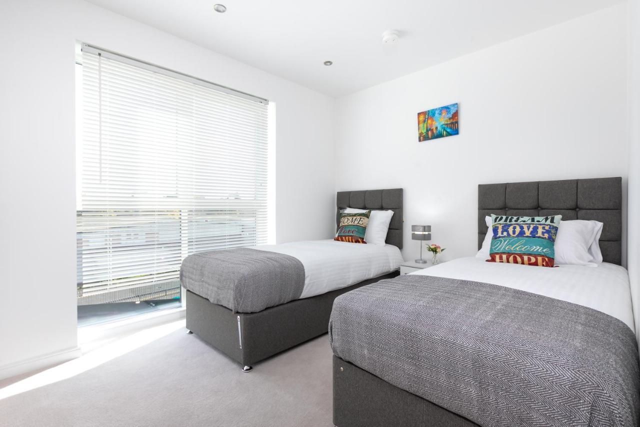Skyvillion - Olympic View London Stratford Apartment Bagian luar foto