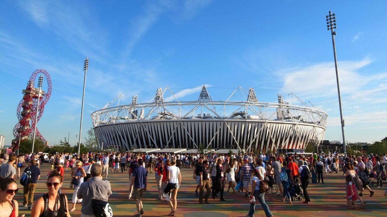 Skyvillion - Olympic View London Stratford Apartment Bagian luar foto